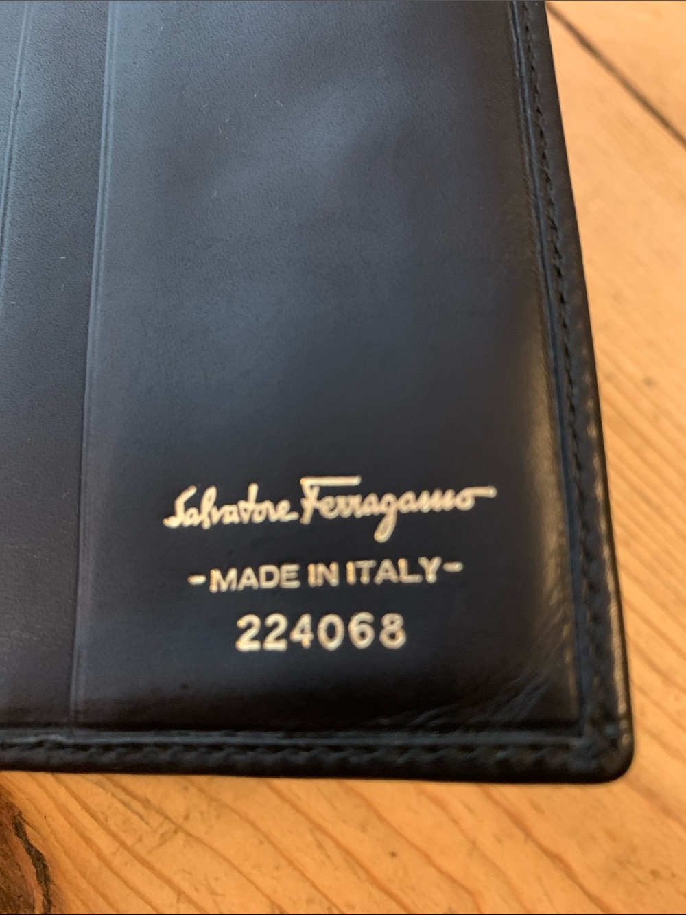 Salvatore Ferragamo, black snap closure wallet - Picture 9 of 14